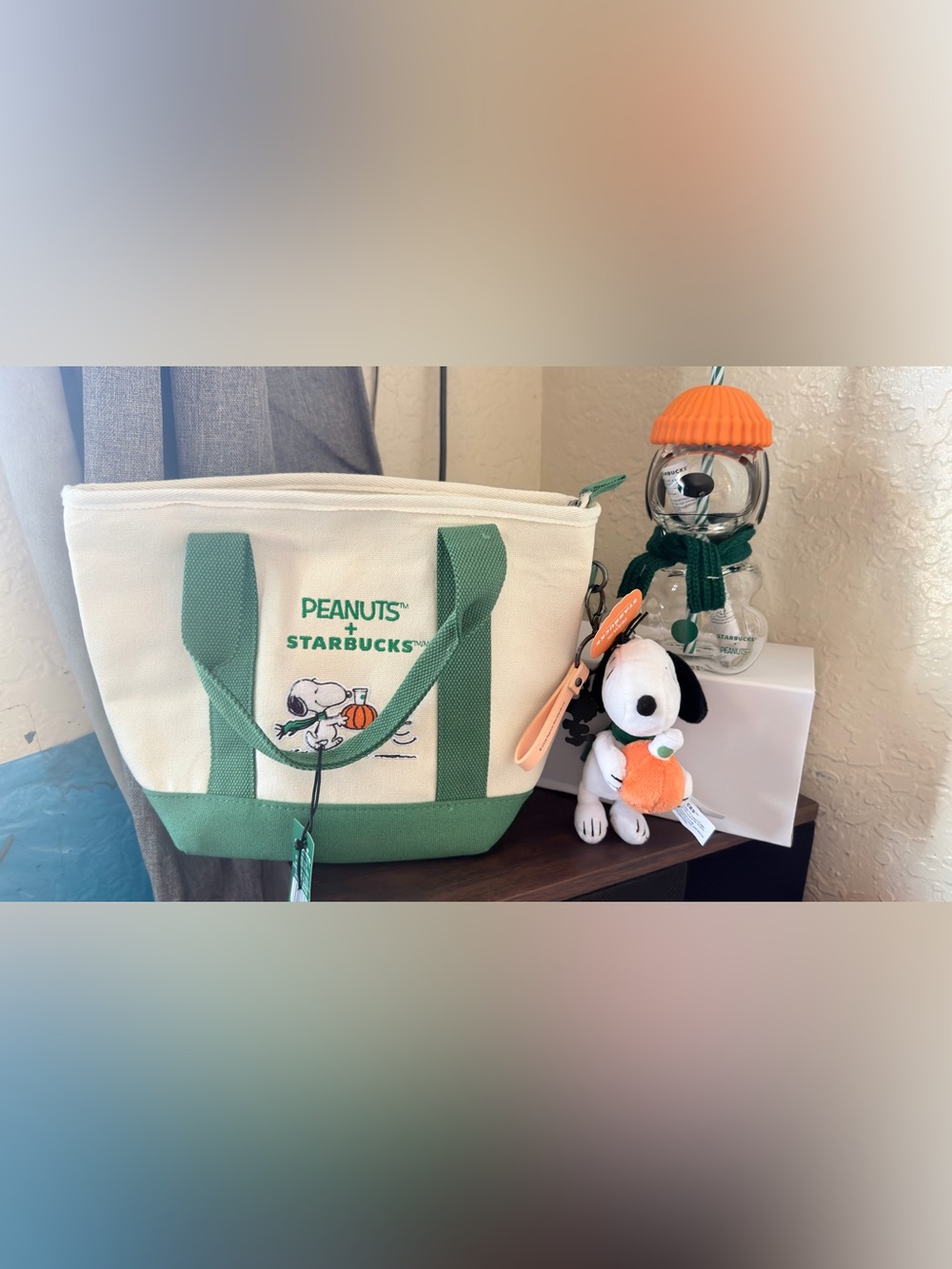 Green & Cream Canvas Tote Bag with Snoopy Charm
Set 3 pieces
